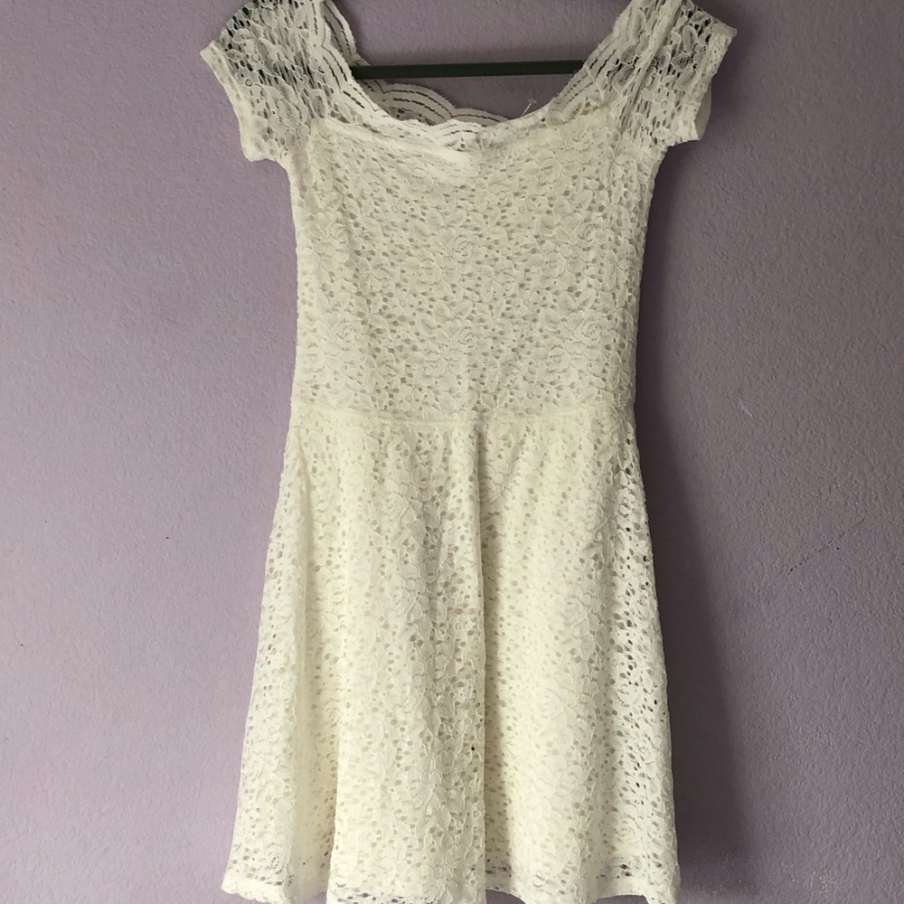 Girls Hollister white dress.